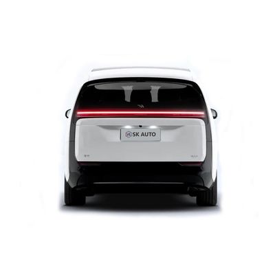 Lüks 7 koltuklu İşletme Mpv Uzun Menzilli Çift Motorlu 4WD Saf Elektrikli Araç Lixiang Mega Menzilli 710km