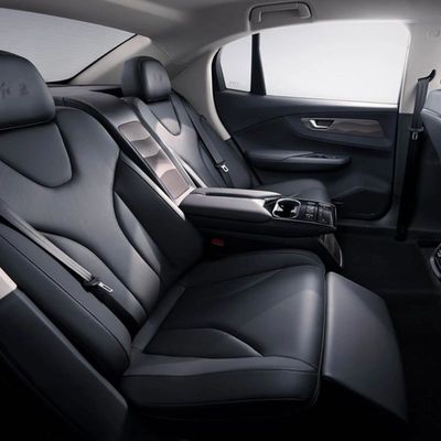 HongQi EQM5 EV Araba 431km Saf Elektrikli 5 Kişilik Orta Araba Yüksek Hızlı Hongqi Yeni Enerji Sedan