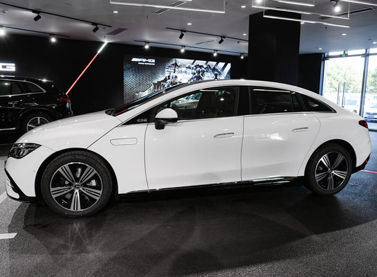 Mercedes EQE 4MATIC Elektrikli Sedan 96.1 KWh Ternary Lityum Pil ve 0.62 saatlik Şarj 255/45 R19