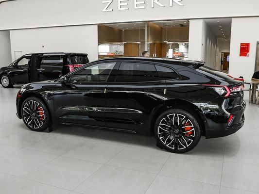 Zeekr 001 Yeni Model 750 Km Uzun Menzilli Limousine Elektrikli Araba 0.25 Saat Şarj Süresi ve Büyük Uzayla Saf Elektrik Enerjisi