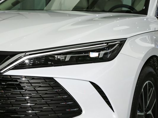 2025 BYD Elektrikli Araba Qin L EV Çoklu Bağlantılı Bağımsız Süspansiyon Hızlı Şarj Yeni Model Sunroof ile Sıcak Satış