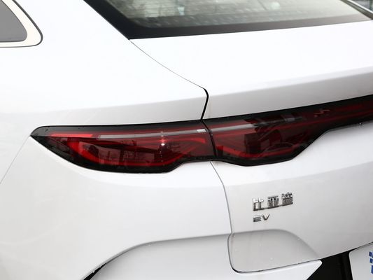 2025 BYD Elektrikli Araba Qin L EV Çoklu Bağlantılı Bağımsız Süspansiyon Hızlı Şarj Yeni Model Sunroof ile Sıcak Satış
