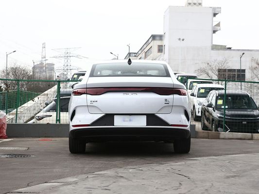 2025 BYD Elektrikli Araba Qin L EV Çoklu Bağlantılı Bağımsız Süspansiyon Hızlı Şarj Yeni Model Sunroof ile Sıcak Satış