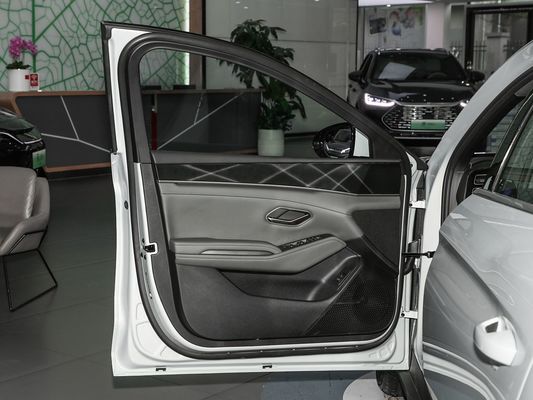 2025 BYD Elektrikli Araba Qin L EV Çoklu Bağlantılı Bağımsız Süspansiyon Hızlı Şarj Yeni Model Sunroof ile Sıcak Satış