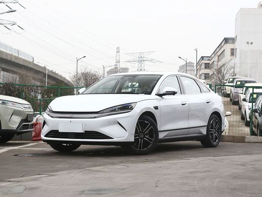 2025 BYD Elektrikli Araba Qin L EV Çoklu Bağlantılı Bağımsız Süspansiyon Hızlı Şarj Yeni Model Sunroof ile Sıcak Satış