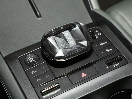 545Km saf elektrikli menzil ve BYD EV 2025 Aracını sürmek için arka sürücü