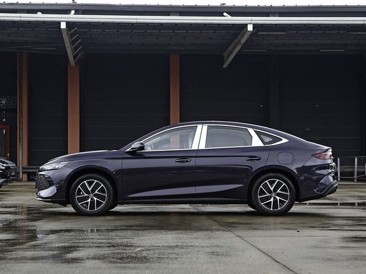 545Km saf elektrikli menzil ve BYD EV 2025 Aracını sürmek için arka sürücü