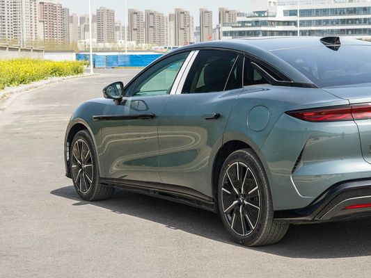 2025 Güçlü Han L BYD Elektrikli Araç, Maksimum Gücü 500 KW ve Deri Dümeni 1000V Yüksek Voltajlı Hızlı Şarj