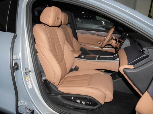 Model Araç 601km menzil 83.2kWh Pil Kapasitesi AWD Hızlı Şarj Güneş Çatı Yüksek Voltajlı Yapı Aile için Konforlu
