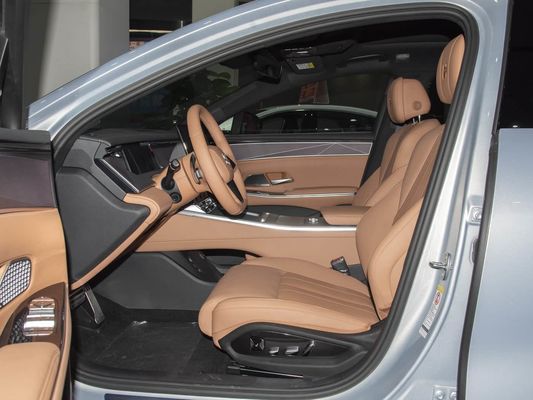 Model Araç 601km menzil 83.2kWh Pil Kapasitesi AWD Hızlı Şarj Güneş Çatı Yüksek Voltajlı Yapı Aile için Konforlu