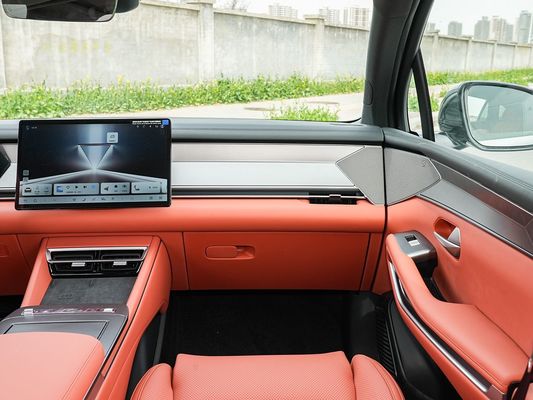 2025 BYD Performans için Yeni Elektrikli Araç Tang L 810kW Güç AWD Hızlı Şarj 1000w/h 600km Menzil Uzun Menzil 7 Koltuk Sunroof ile