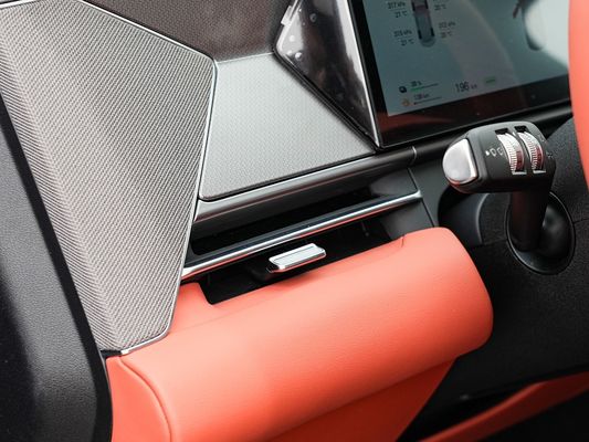 2025 BYD Performans için Yeni Elektrikli Araç Tang L 810kW Güç AWD Hızlı Şarj 1000w/h 600km Menzil Uzun Menzil 7 Koltuk Sunroof ile
