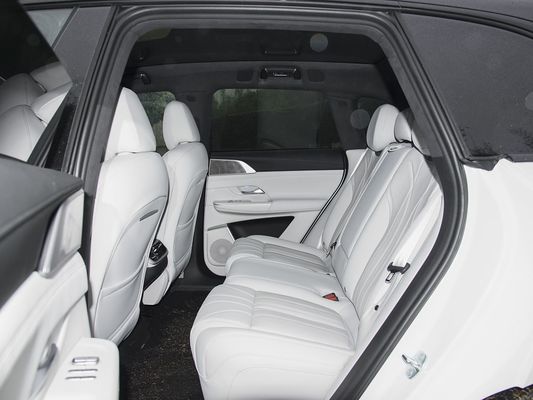 2025 Xpeng G9 Tam Elektrikli SUV 93.1kWh Pil Kapasitesi 423kW Maksimum Motor Gücü 680km Uzun Menzilli ve Güneş Çatı ile Hızlı Şarj