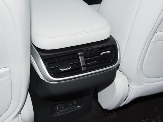 2025 Xpeng G9 Tam Elektrikli SUV 93.1kWh Pil Kapasitesi 423kW Maksimum Motor Gücü 680km Uzun Menzilli ve Güneş Çatı ile Hızlı Şarj
