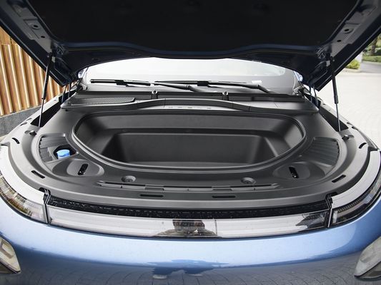 2025 Xpeng G9 Tam Elektrikli SUV 93.1kWh Pil Kapasitesi 423kW Maksimum Motor Gücü 680km Uzun Menzilli ve Güneş Çatı ile Hızlı Şarj