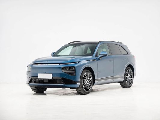 Xpeng G9 Hızlı Şarjlı Elektrikli Araçla Sürüş Deneyiminizi Maksimumlaştırın Max Motor Torku 695N.m Max Motor Gücü 423kW Max Hız 200km/h