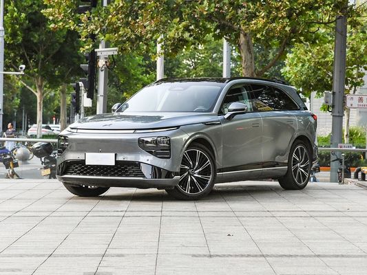 Xpeng G9 Hızlı Şarjlı Elektrikli Araçla Sürüş Deneyiminizi Maksimumlaştırın Max Motor Torku 695N.m Max Motor Gücü 423kW Max Hız 200km/h