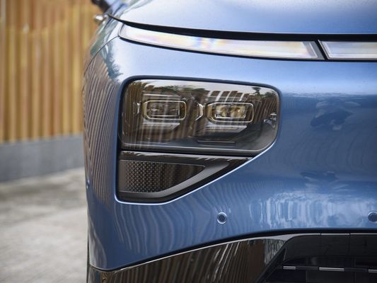 Xpeng G9 Hızlı Şarjlı Elektrikli Araçla Sürüş Deneyiminizi Maksimumlaştırın Max Motor Torku 695N.m Max Motor Gücü 423kW Max Hız 200km/h