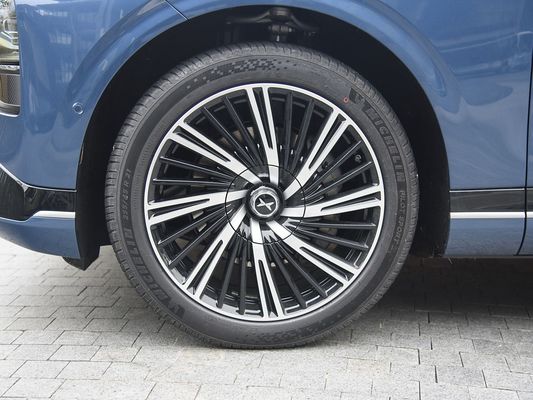 Xpeng G9 Hızlı Şarjlı Elektrikli Araçla Sürüş Deneyiminizi Maksimumlaştırın Max Motor Torku 695N.m Max Motor Gücü 423kW Max Hız 200km/h