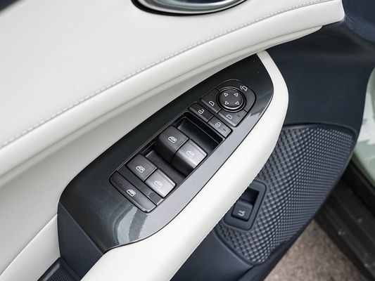 2025 BYD Elektrikli Araç Mühürü 06GT 0.33 Saat Hızlı Şarj Zamanı ve Performansı Uzun Menzilli 550KM Aile için Güneş Çatı ile Büyük Pil