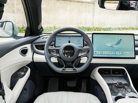 2025 BYD Elektrikli Araç Mühürü 06GT 0.33 Saat Hızlı Şarj Zamanı ve Performansı Uzun Menzilli 550KM Aile için Güneş Çatı ile Büyük Pil