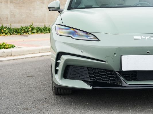 2025 BYD Elektrikli Araç Mühürü 06GT 0.33 Saat Hızlı Şarj Zamanı ve Performansı Uzun Menzilli 550KM Aile için Güneş Çatı ile Büyük Pil