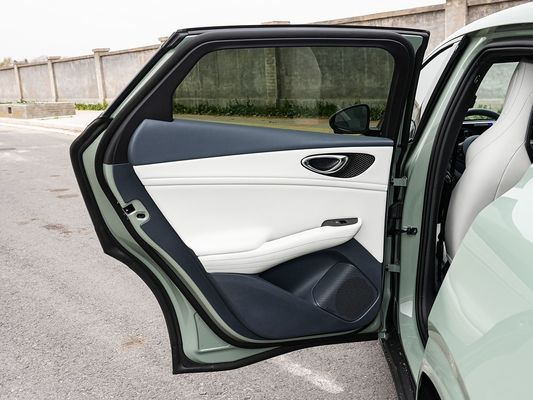 2025 BYD Elektrikli Araç Mühürü 06GT 0.33 Saat Hızlı Şarj Zamanı ve Performansı Uzun Menzilli 550KM Aile için Güneş Çatı ile Büyük Pil