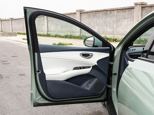 2025 BYD Elektrikli Araç Mühürü 06GT 0.33 Saat Hızlı Şarj Zamanı ve Performansı Uzun Menzilli 550KM Aile için Güneş Çatı ile Büyük Pil